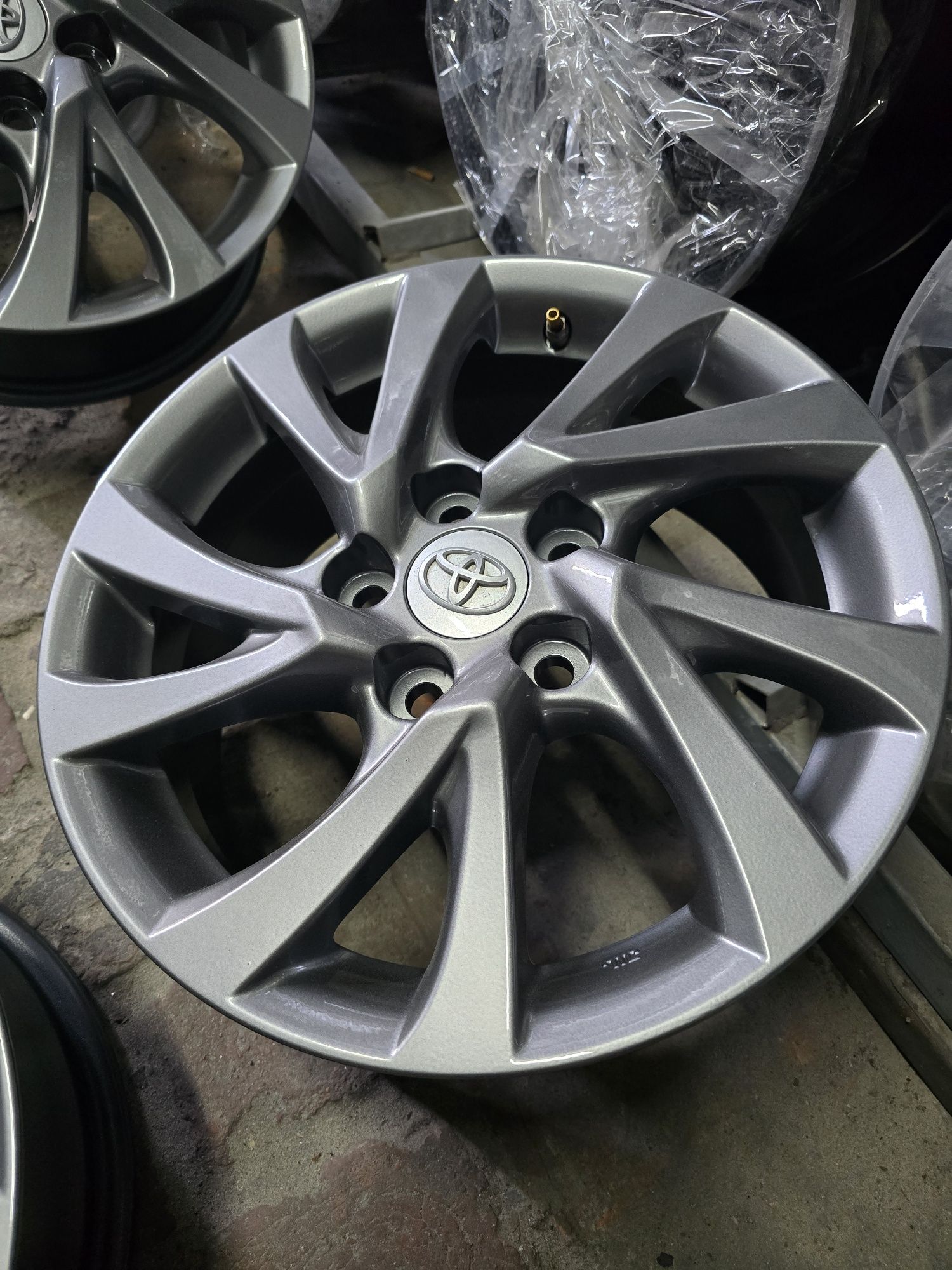 Felgi  16 5x114.3 Toyota Rav4 Avensis Verso Auris
