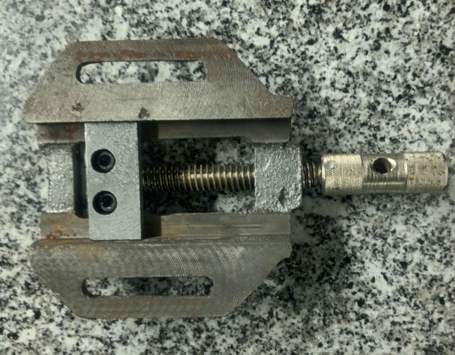 Prensa para furar peças