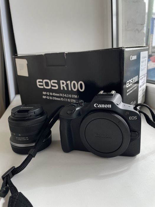 Фотокамера Canon R100 + об'єктив 18-45
