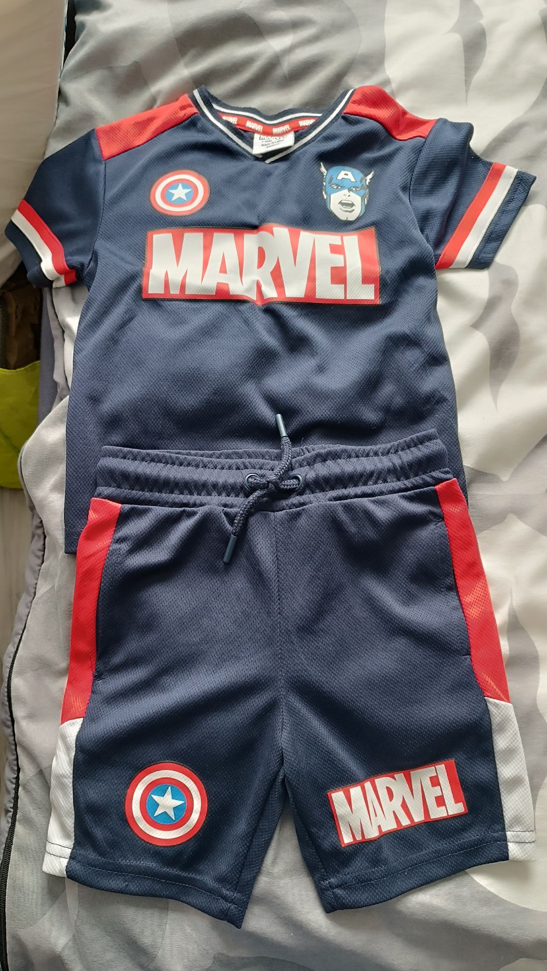 Komplet sportowy Marvel r. 104