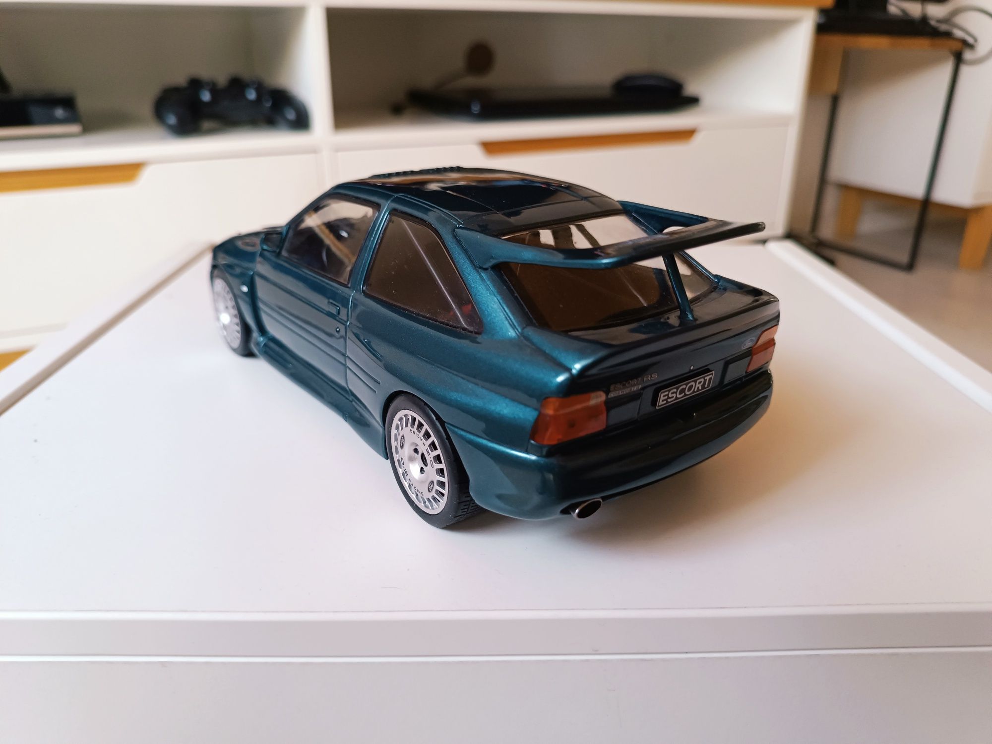 Ford Escort RS cosworth skala 1/18