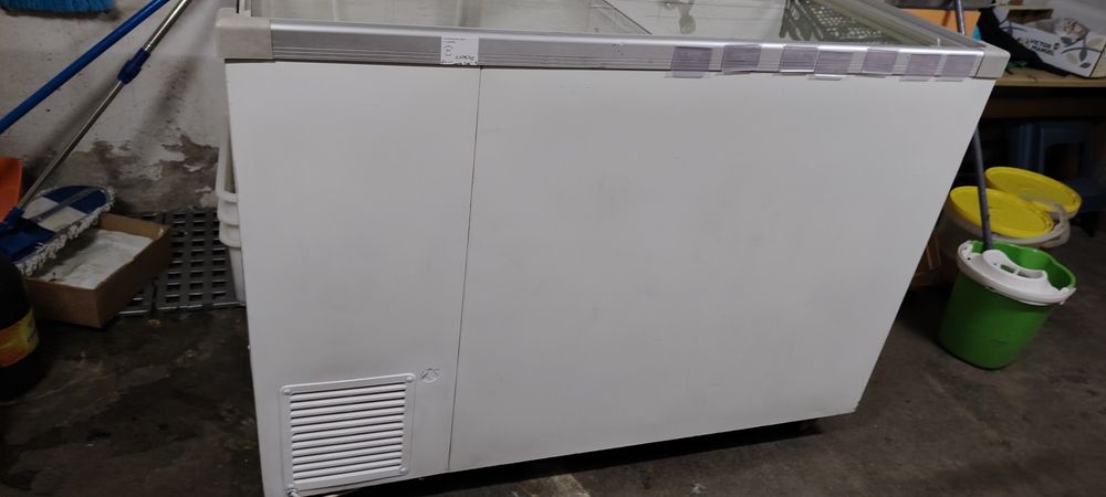 Vende-se arca de congelação