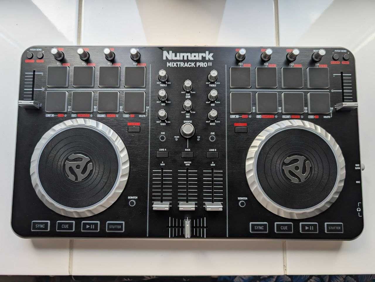 Konsola DJ-ska NUMARK MIXTRACK PRO 2 w bardzo dobrym stanie.