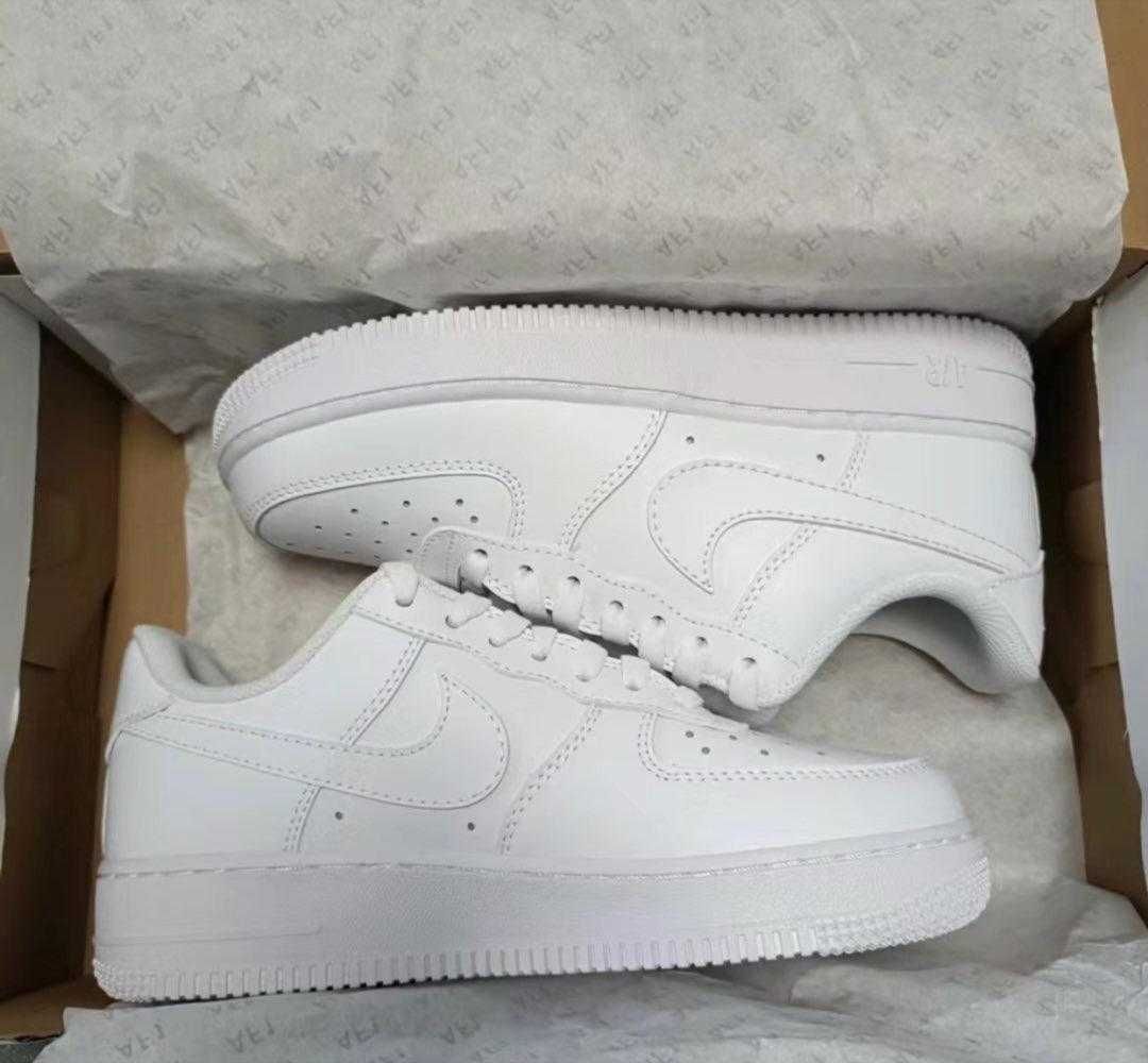 Nike Air Force 1 '07 Buty męskie R.42.5