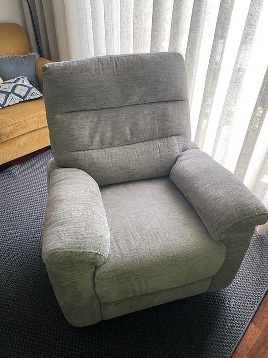 Poltrona Reclinável Super Confortável – Estica e Balança!