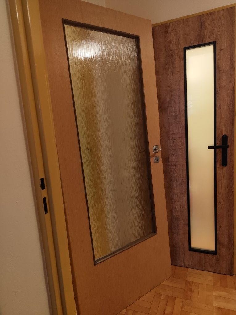 Drzwi wewnętrzne 4 szt i łazienkowe 2 szt po 20 zł sztuka