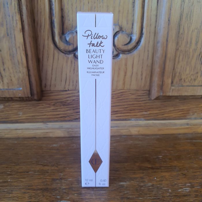 Charlotte tilbury rozświetlacz pillow talk