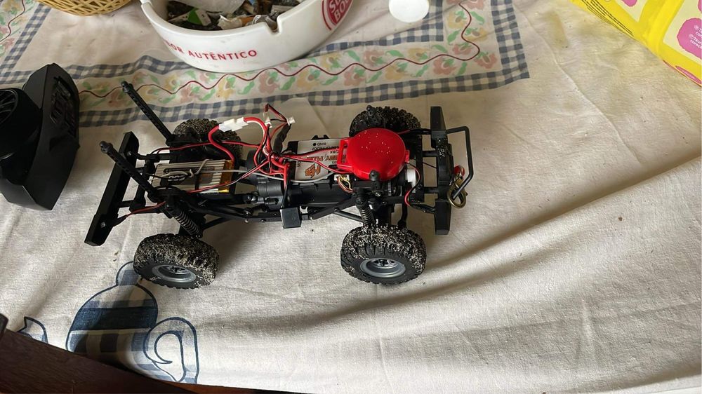 Vendo hobby plus escala 1/24 ou troco por material para trx4 sport