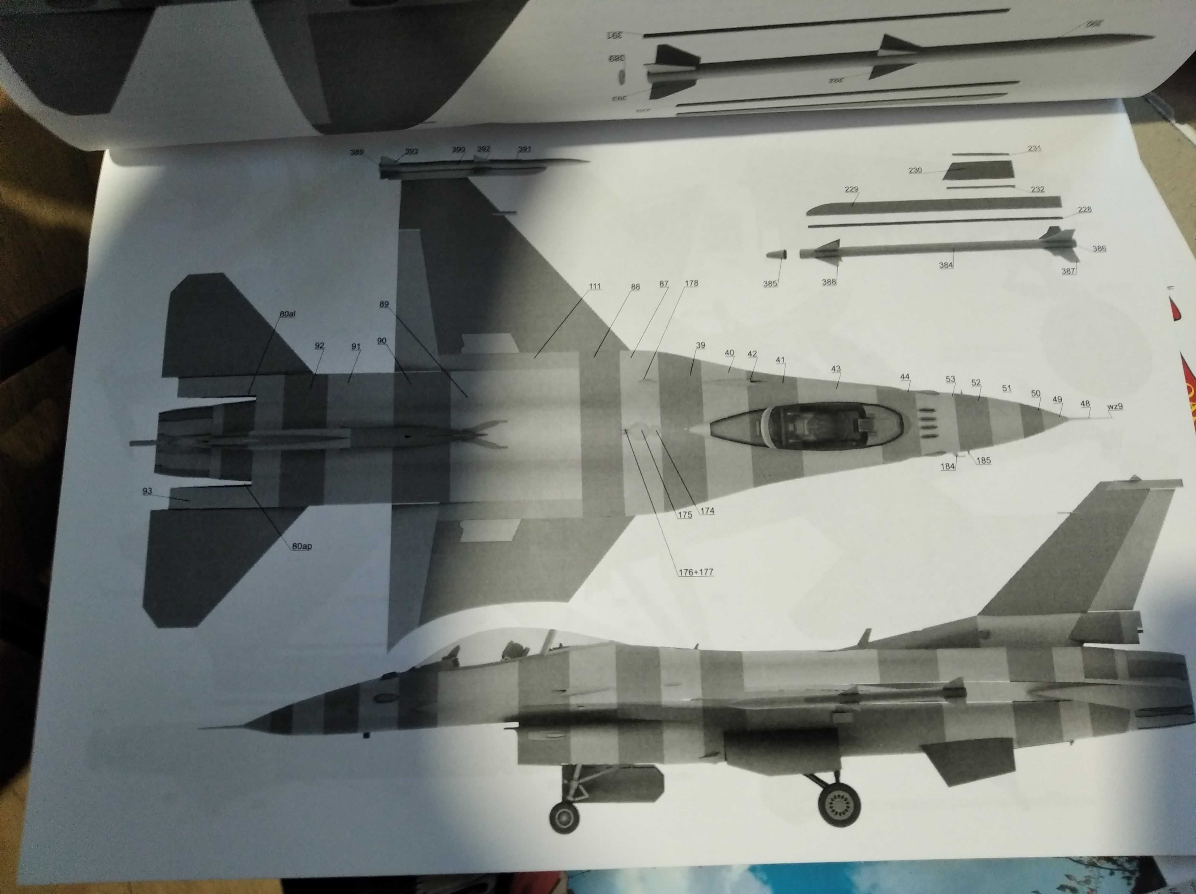 Model kartonowy samolot amerykański myśliwiec F-16 C Block 30