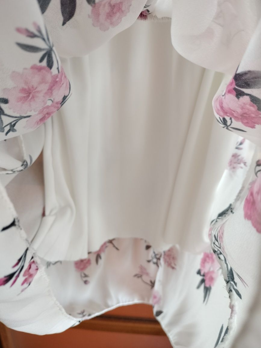 Sukienka biała w róże