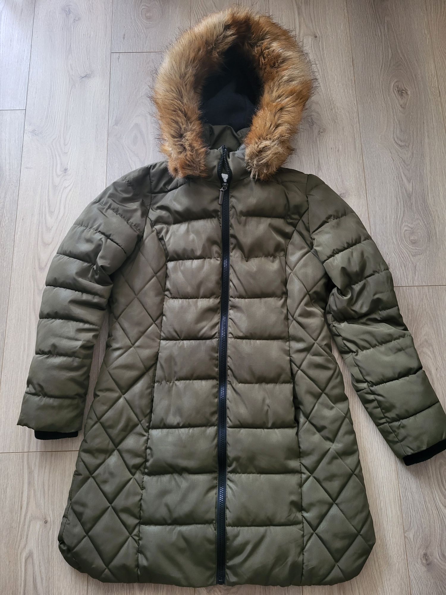 Zimowa kurtka płaszcz z odpinanym kapturem