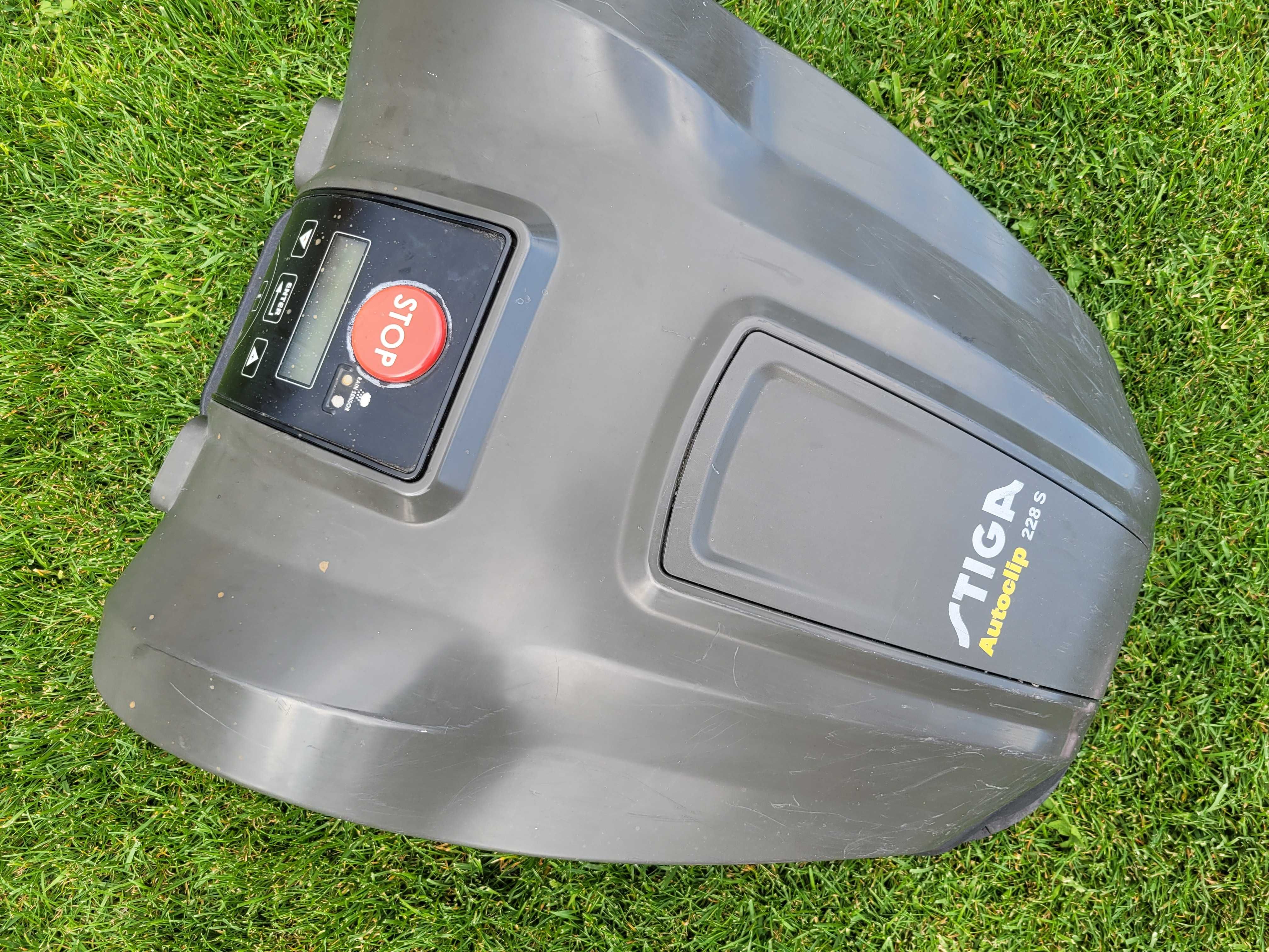 Robot koszący Stiga Autoclip 228 S