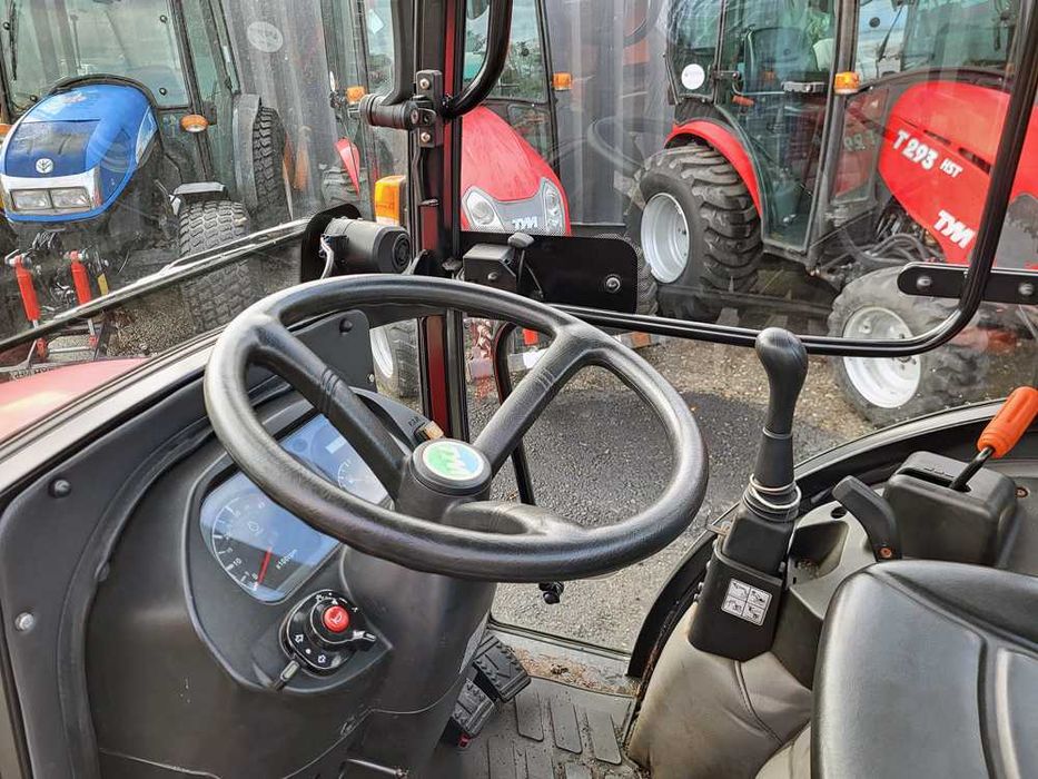 Ciągnik komunalny TYM T273 HST automat z pługiem V i posypywarką