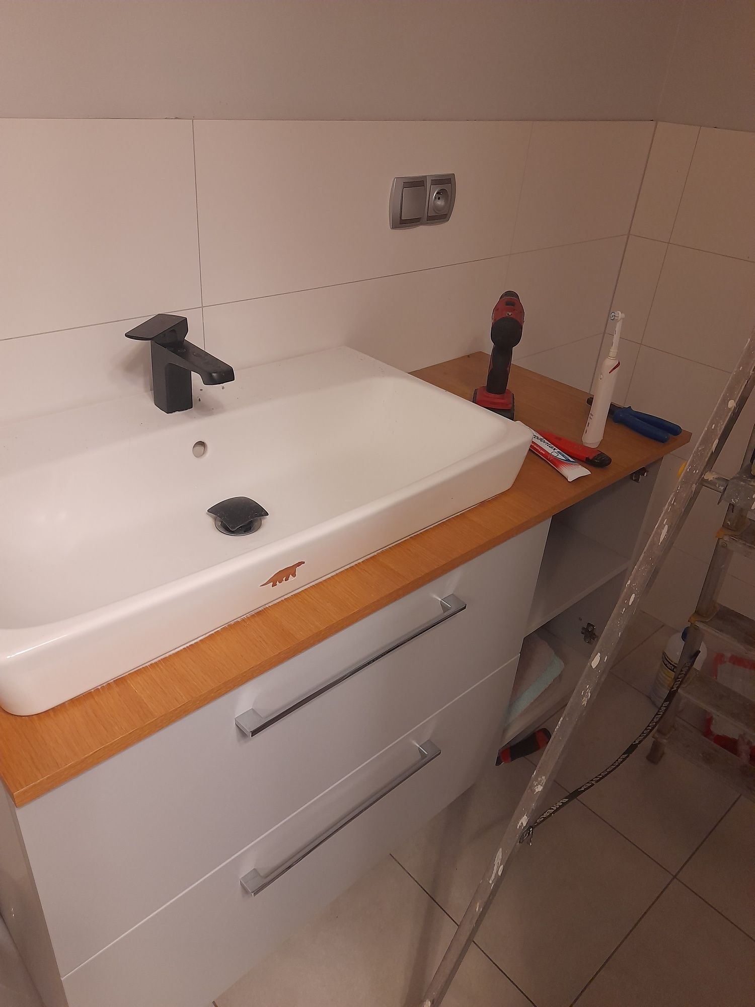 Umywalka vitra 80cm duza