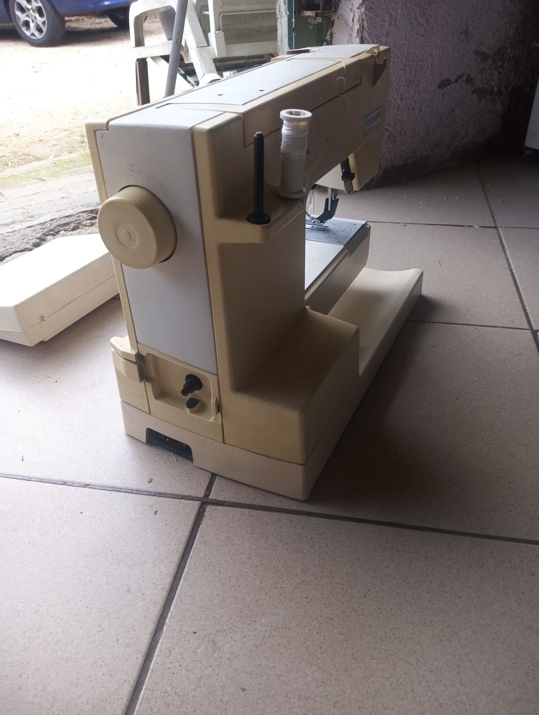 Duas Máquina de costura uma industrial