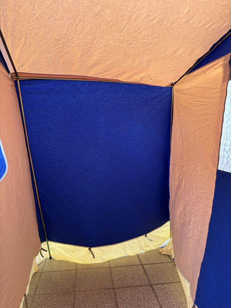 Barraca azul, rosa claro e bege