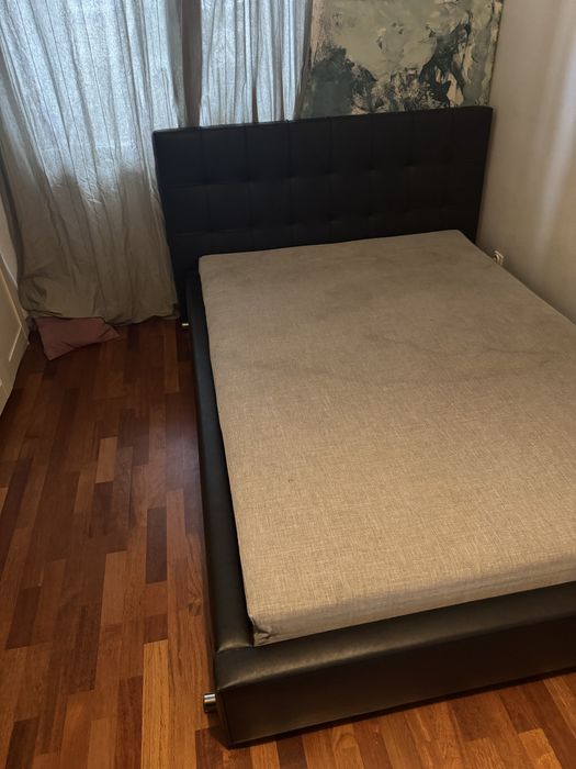 Łóżko 140x200 z tapicerowanym zagłówkiem - wygodne i eleganckie