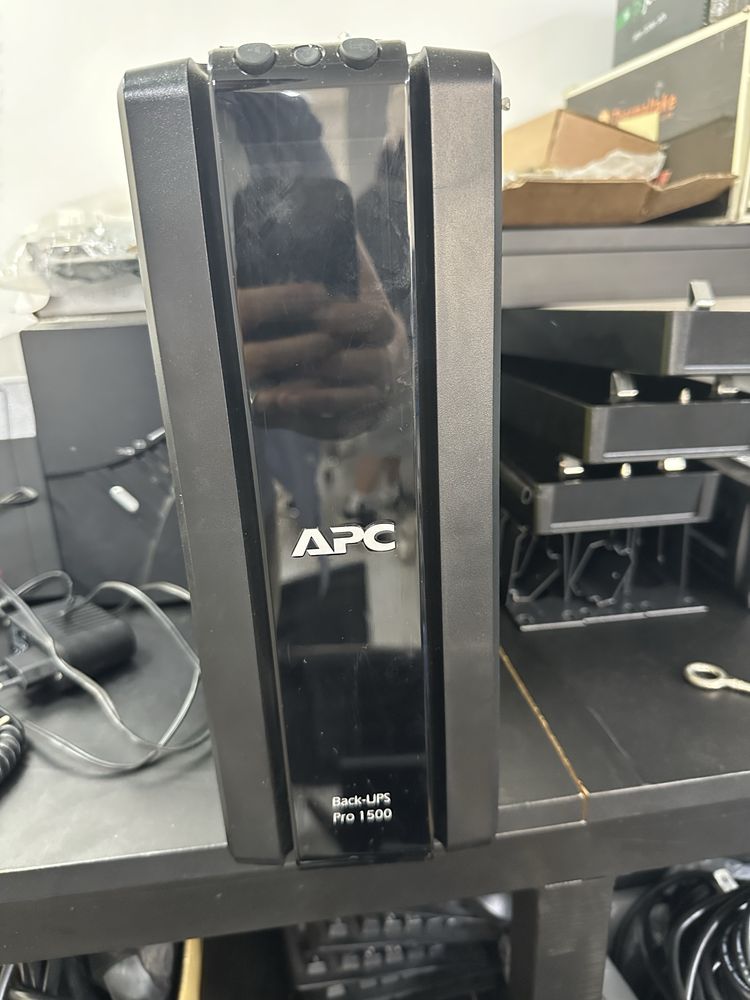 UPS APC Back-ups PRO 1500 e 900