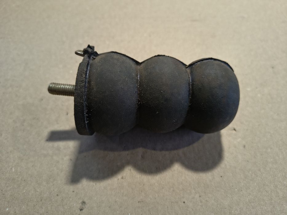 Nowy bałwanek odbój zawieszenia Fiat 126p