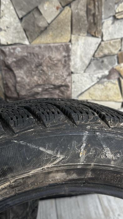 Зимові шини 215/55/R16