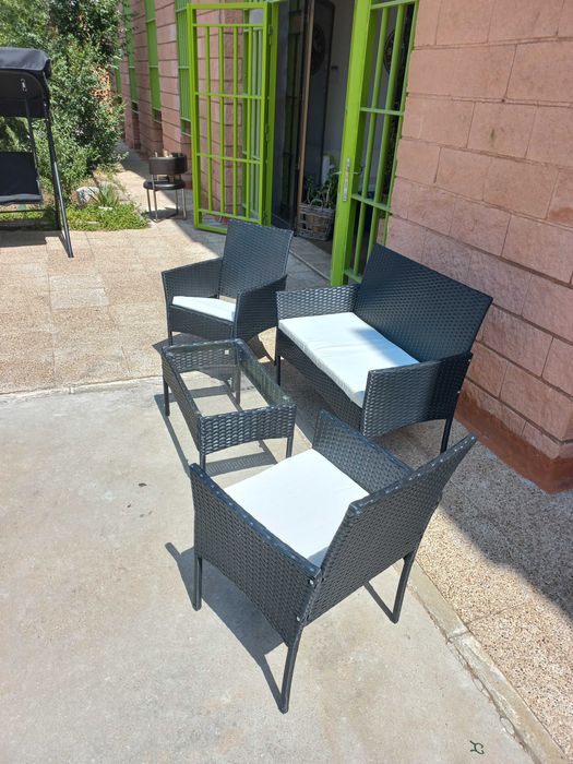 Liquidamos conjuntos de jardím novos Levamos na  casa paga na entrega