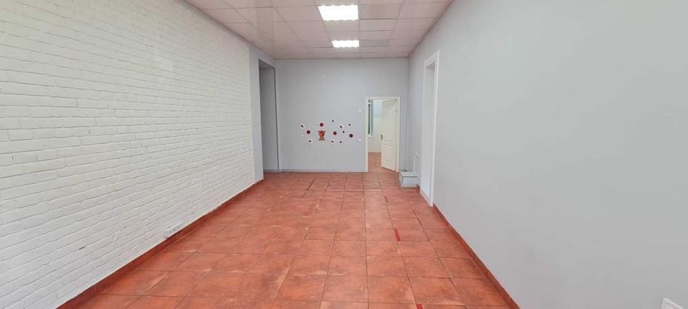 Комерційне  приміщення на жд вокзалі 215 м.кв. 100 та 115 м ка