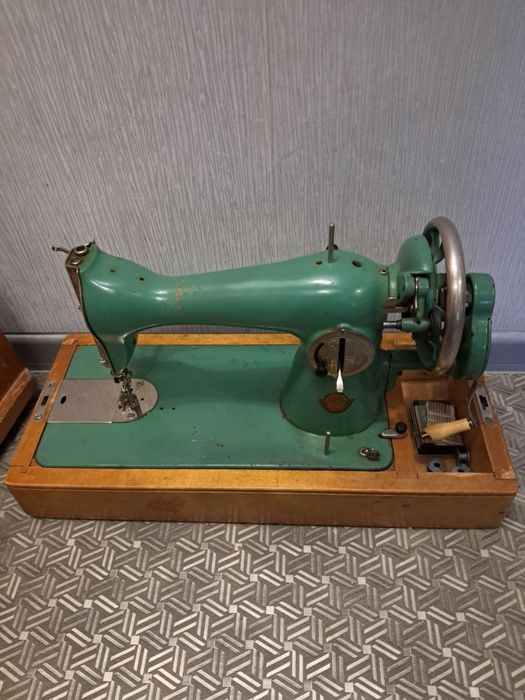 Швейная машинка б/у