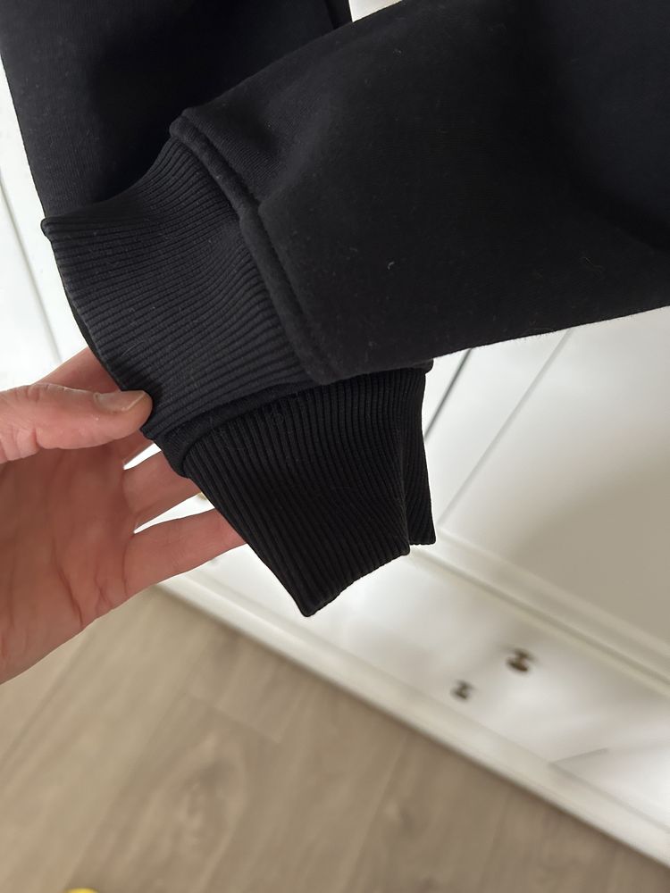 Spodnie dresowe Fubu r. S/m z splikacją na nogawce.