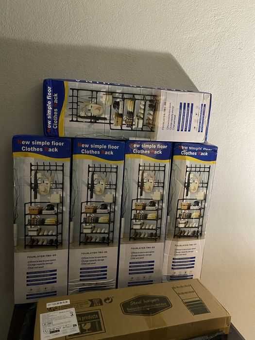 Напольная вешалка для одежды с полками и крючками. Вішалка для одягу