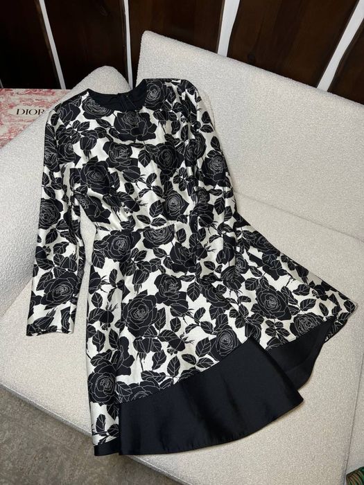 Сукня в рози Dolce&Gabbana! Розмір S, розпродаж люксових речей