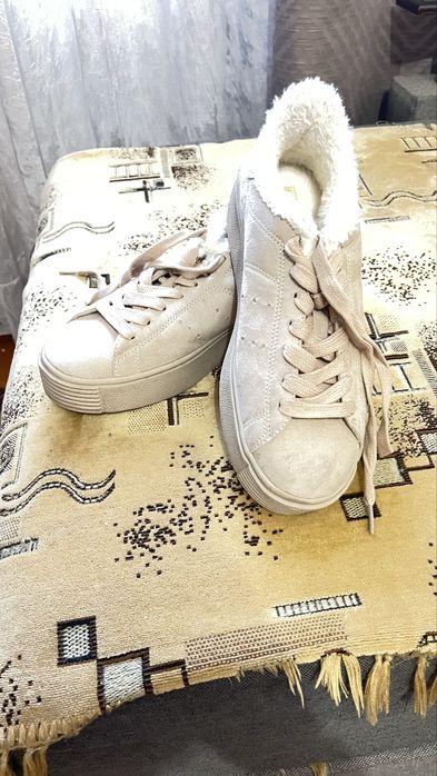 Жіночі кросівки зимові рожеві