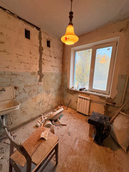 Продаж 2х кімн квартири з роздільними кімнатами .