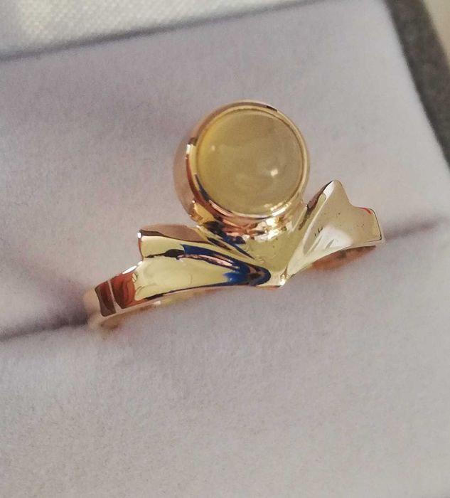 Złoty pierścionek z agatem p585 70te lata PRL Lśniący błyszczy idealny