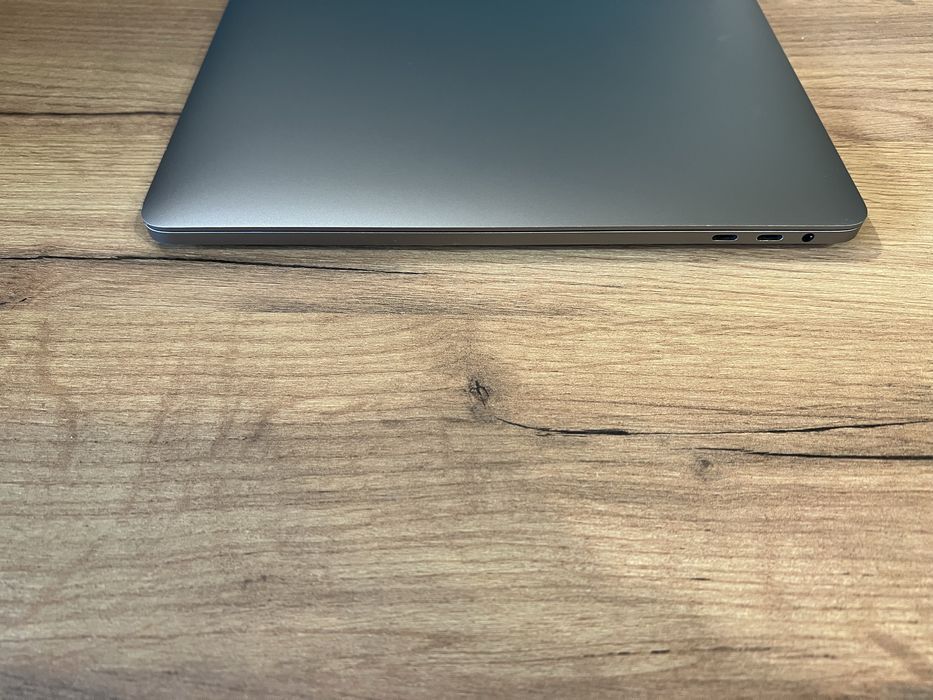 Apple Macbook Pro 15’6 2019 i9-9880H/16/512/Radeon 560X 4GB