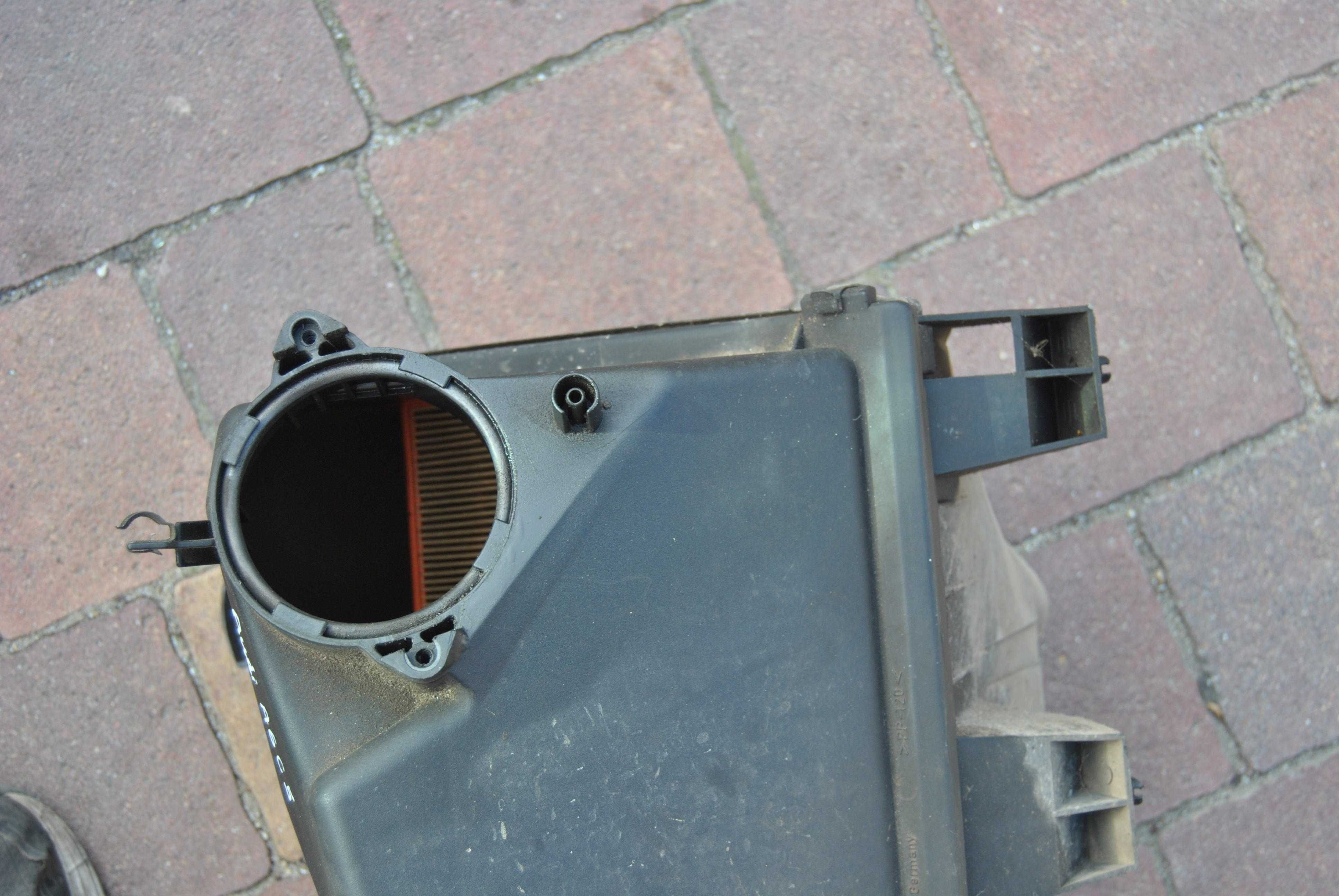 Obudowa filtra powietrza Audi A6 C5 2,5TDI 2000r