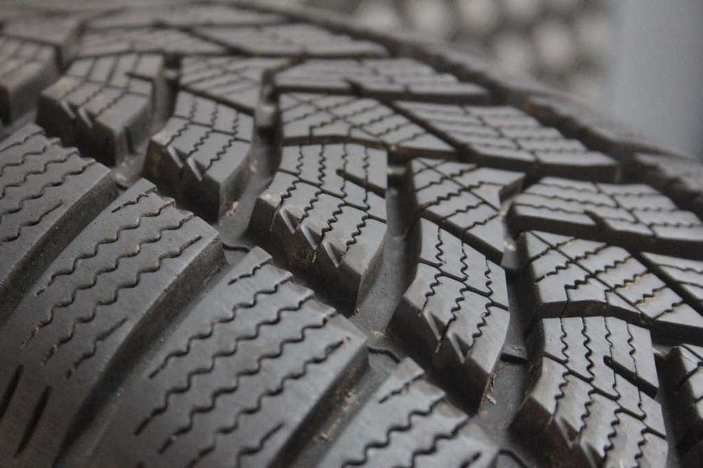 225/65/17 Dunlop Winter Sport 5 225/65 R17 102H 8mm 2023r