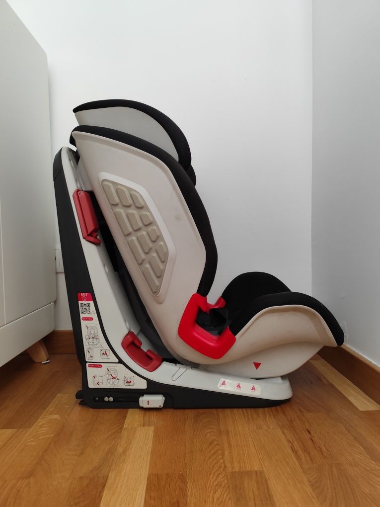 Cadeira de transporte automóvel com isofix Chicco