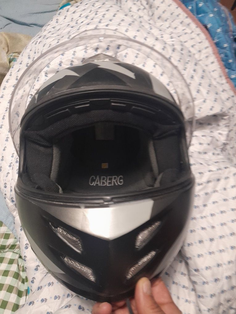 Capacete CABERG tam L / Shark tam M