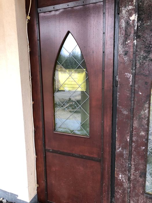 Drzwi drewniane dworek z zamku kościoła pałac willa z witrażem