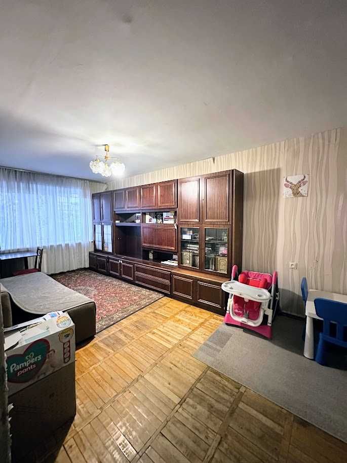 Продам 3-кімнатну квартиру по вул.Москаленка,10, без комісії