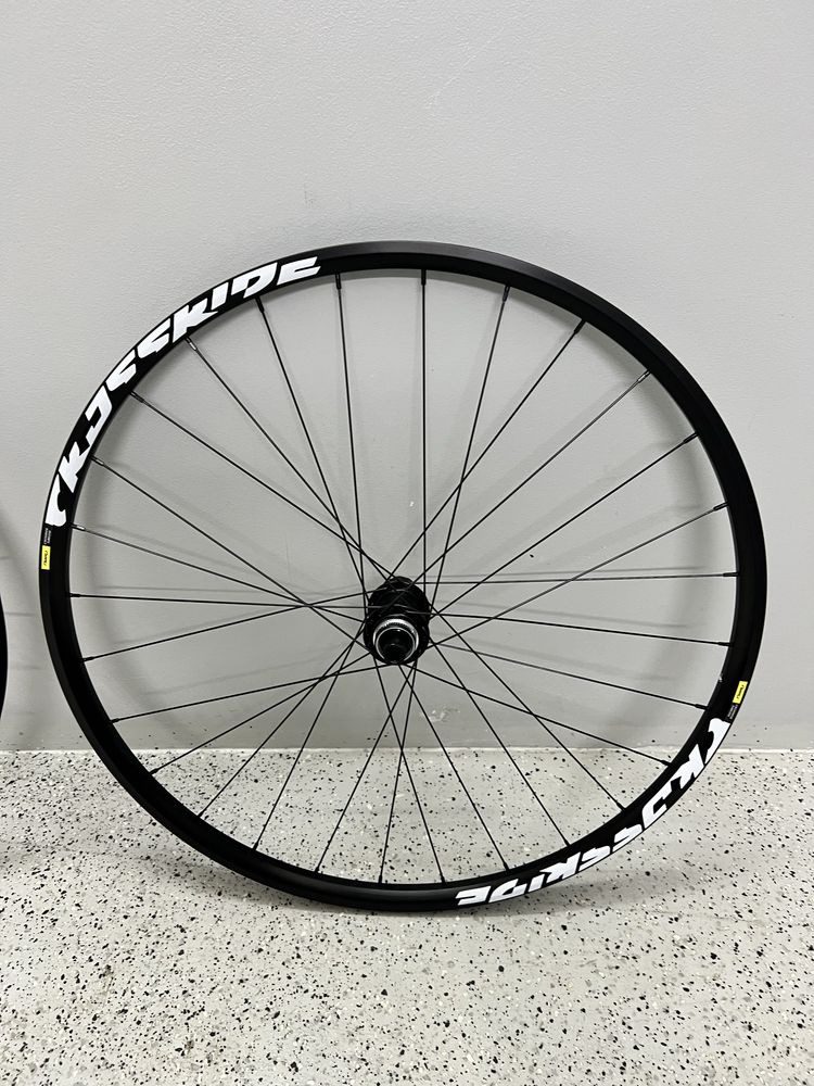 Koła 28 700C GRAVEL maszyny Novatec CL 12x100 12x142 Mavic Sapim