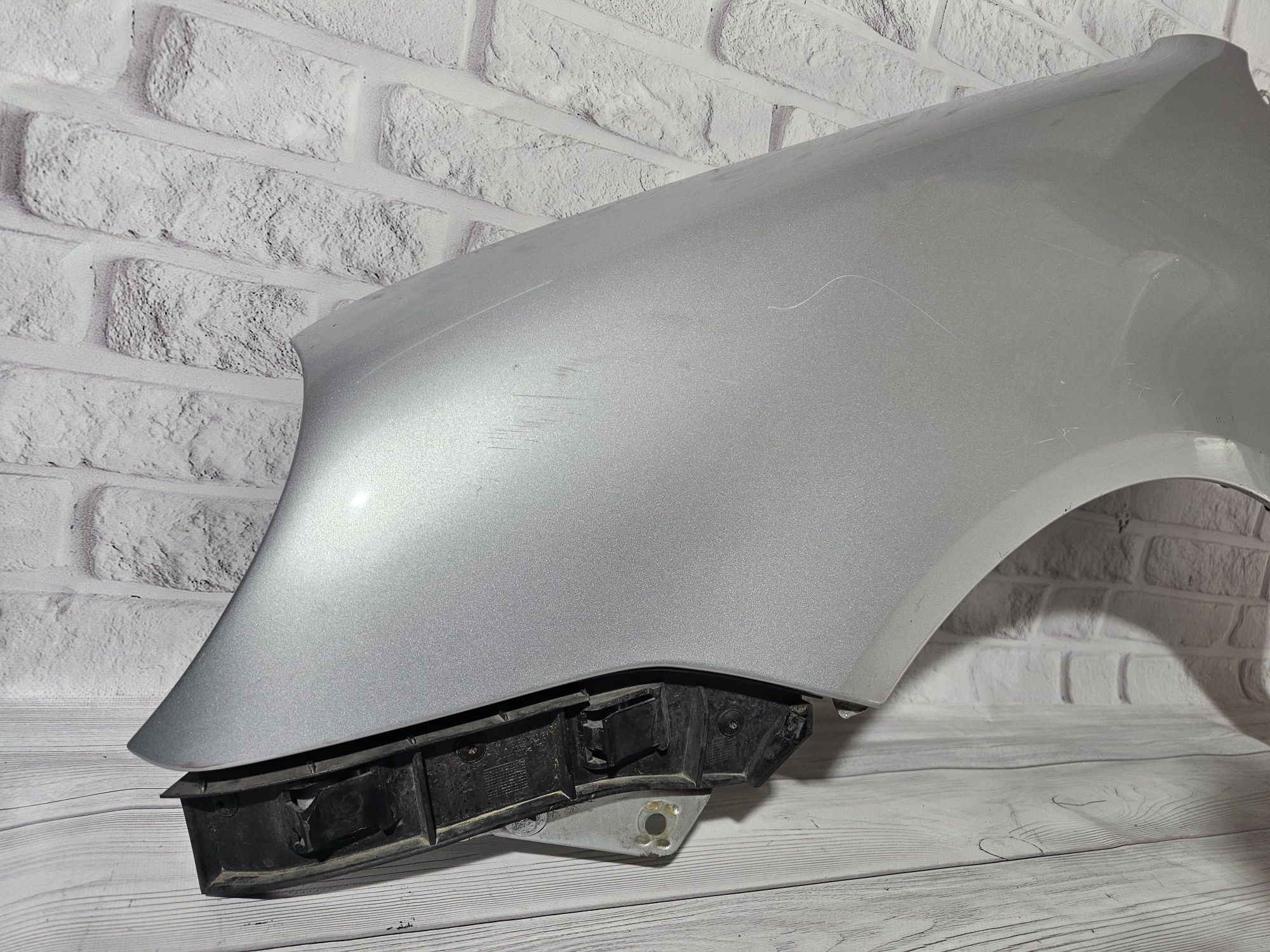 Оригінальне крило Ліве / Праве Volkswagen Polo 4 9N (01-05р)