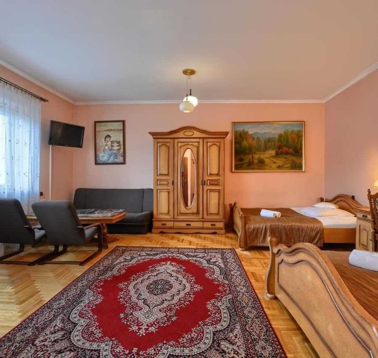 Pokoje / Apartamenty / Wynajem dla grup / Sanok / Centum miasta