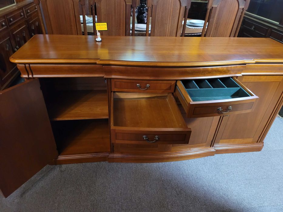 Aparador em madeira maciça- óptimo estado e qualidade