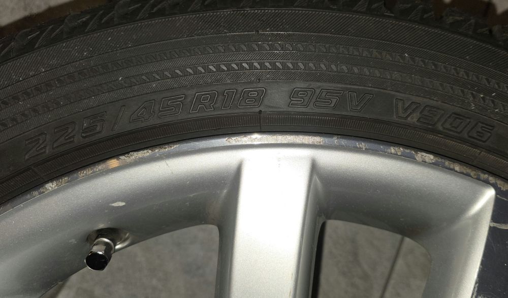 Opony zimowe Yokohama 7,5mm 24r // Felgi vw 18 cali