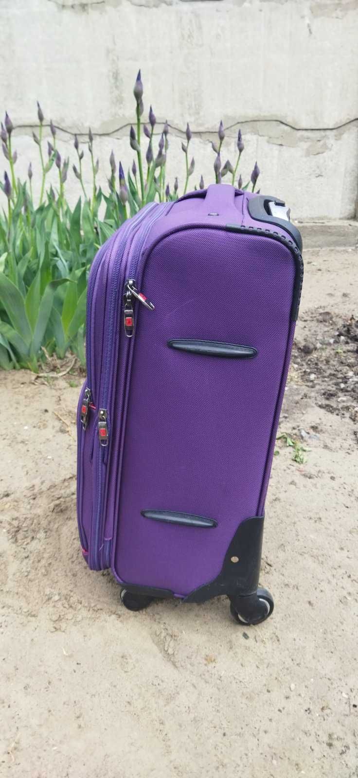 Дорожня валіза з тканини