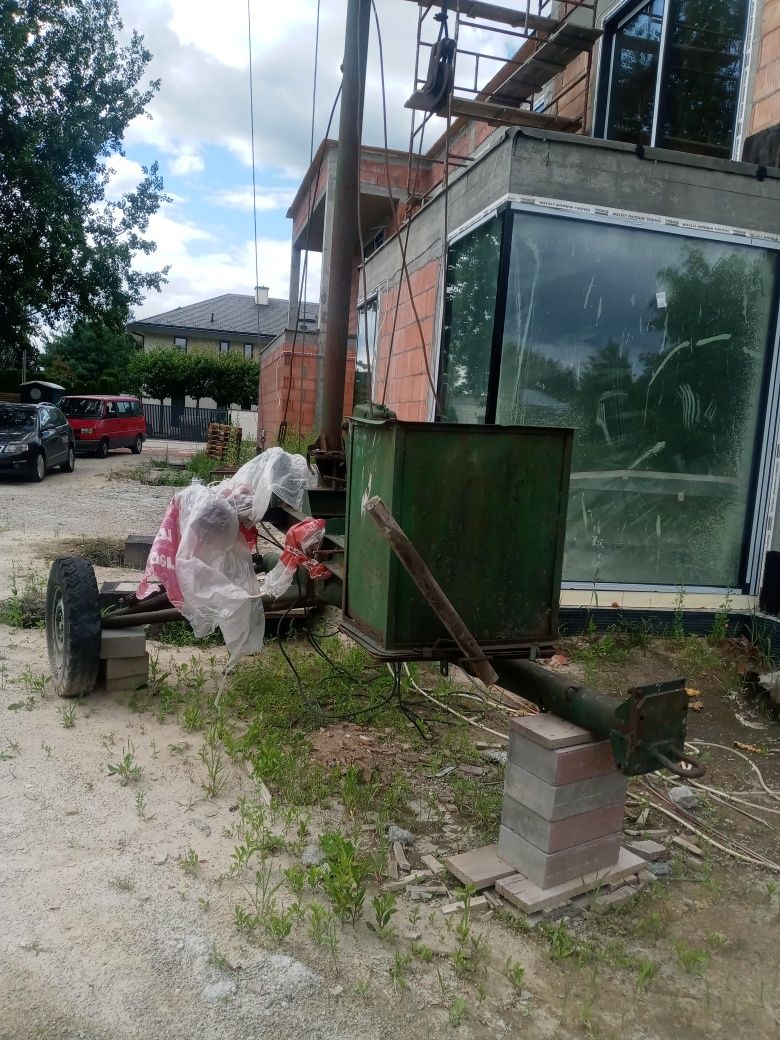 Mały dźwig budowlany z wciągarką elektryczną