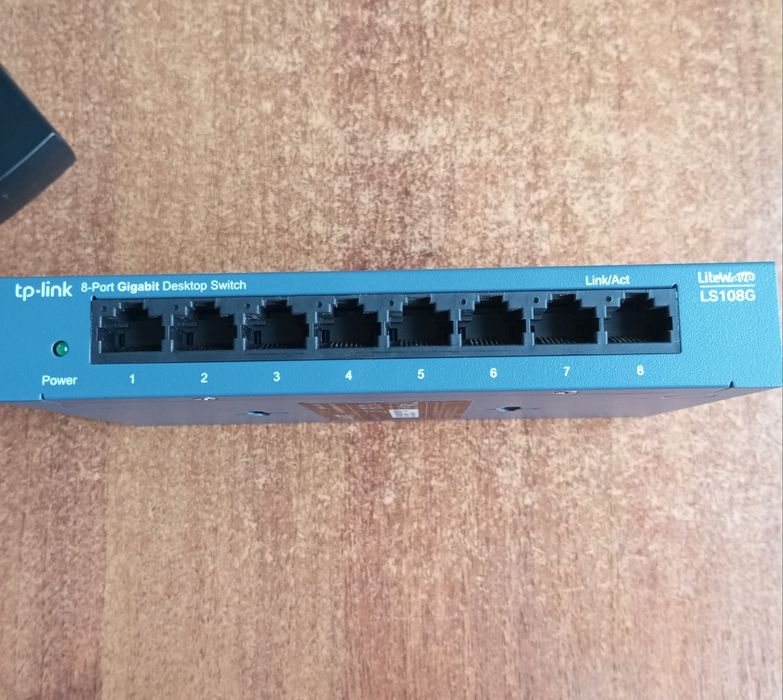 Продам Комутатор TP-Link LS108G