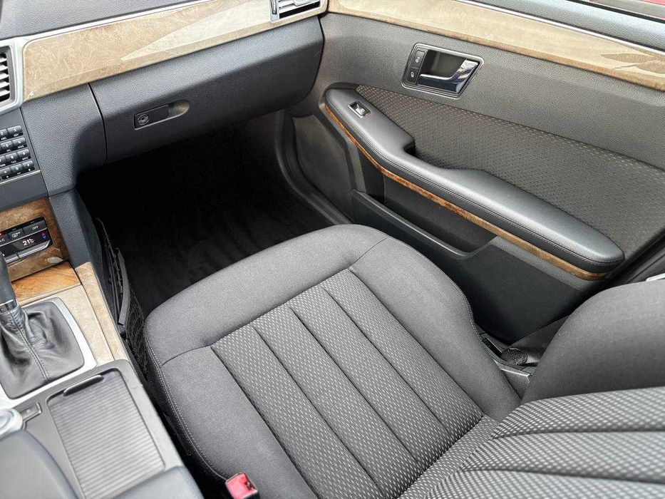 Mercedes-Benz E-Class 2010, 1.8 бензин, коробка передач автомат.