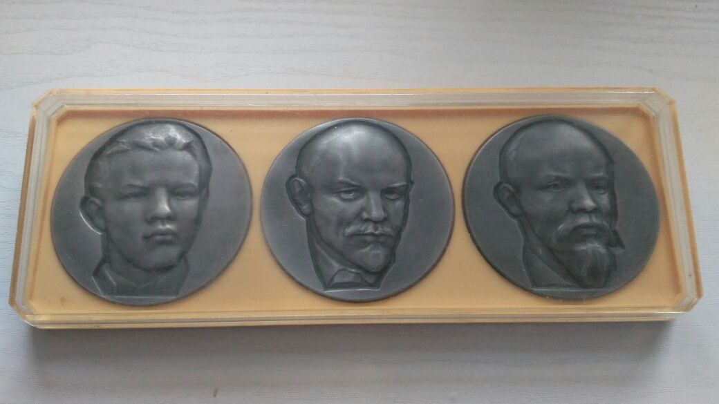 Lenin PRL komplet medali 1967 r.